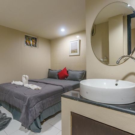 Cheqinn Bed Sukhumvit 4 Nana Plaza بانكوك المظهر الخارجي الصورة