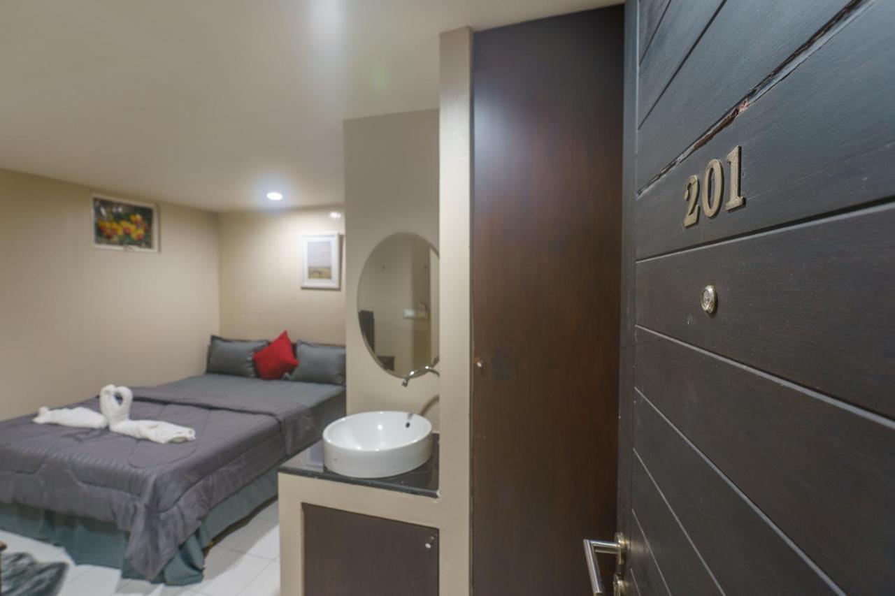 Cheqinn Bed Sukhumvit 4 Nana Plaza بانكوك المظهر الخارجي الصورة