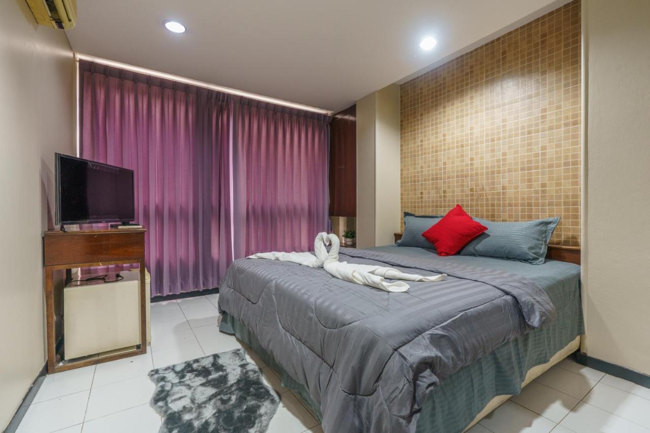 Cheqinn Bed Sukhumvit 4 Nana Plaza بانكوك المظهر الخارجي الصورة