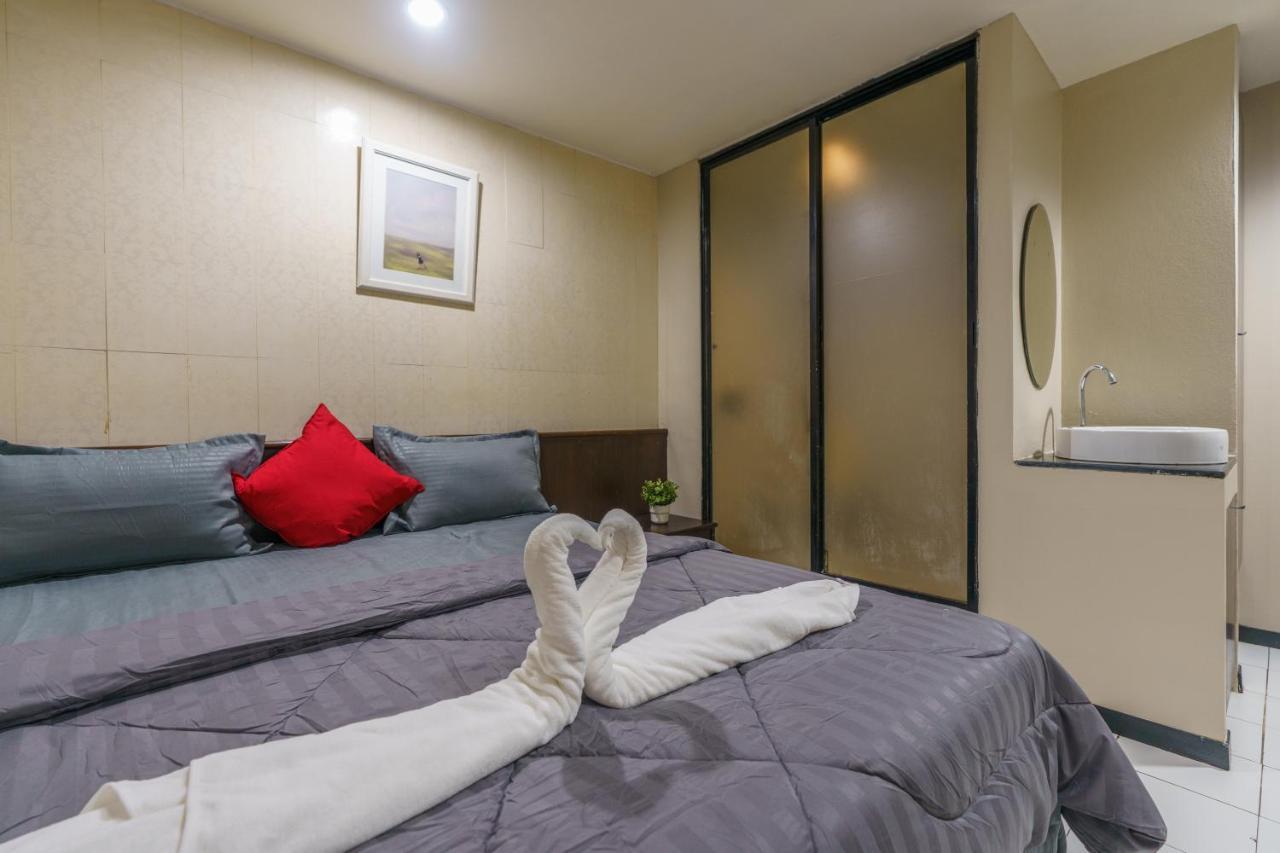Cheqinn Bed Sukhumvit 4 Nana Plaza بانكوك المظهر الخارجي الصورة